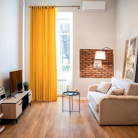 Charming Apartment In The Historic District Of Тбилиси Экстерьер фото